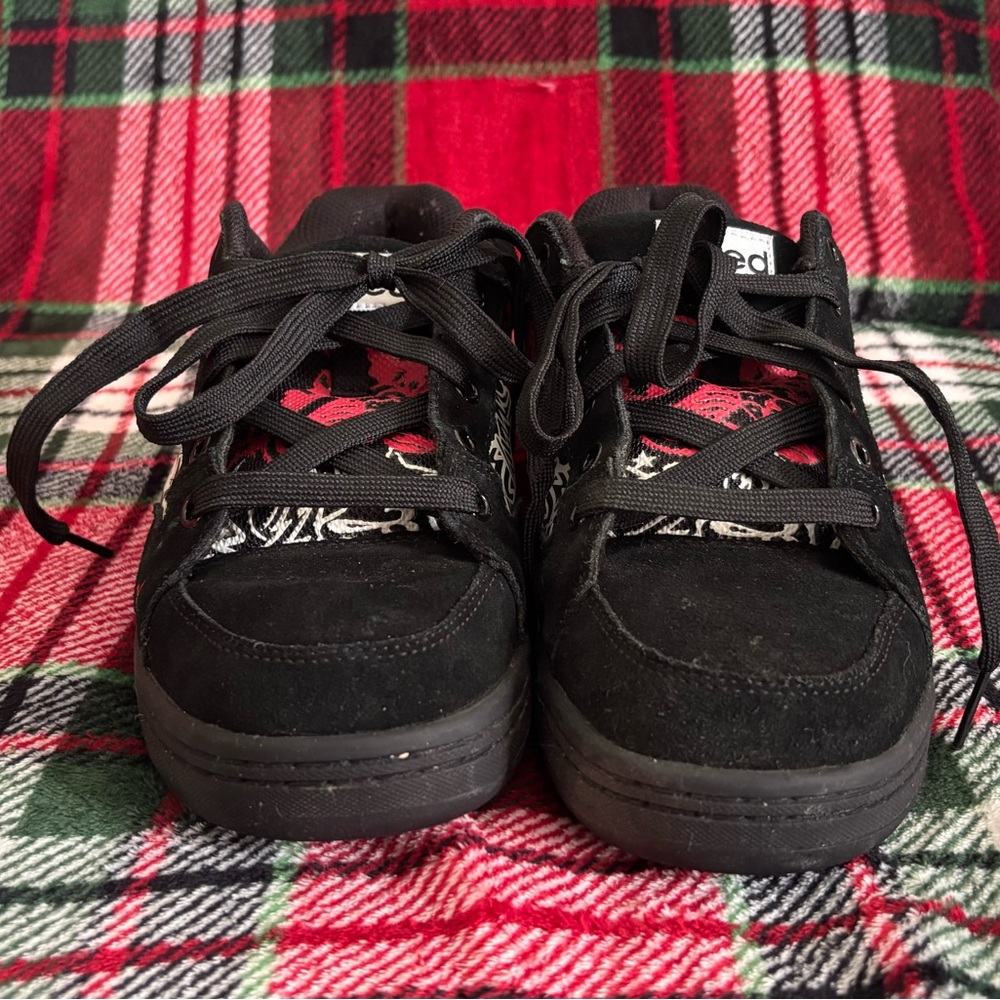 Ecko Red: Black, Red, and White Women’s Sneakers Y2K - Picture 5 of 9